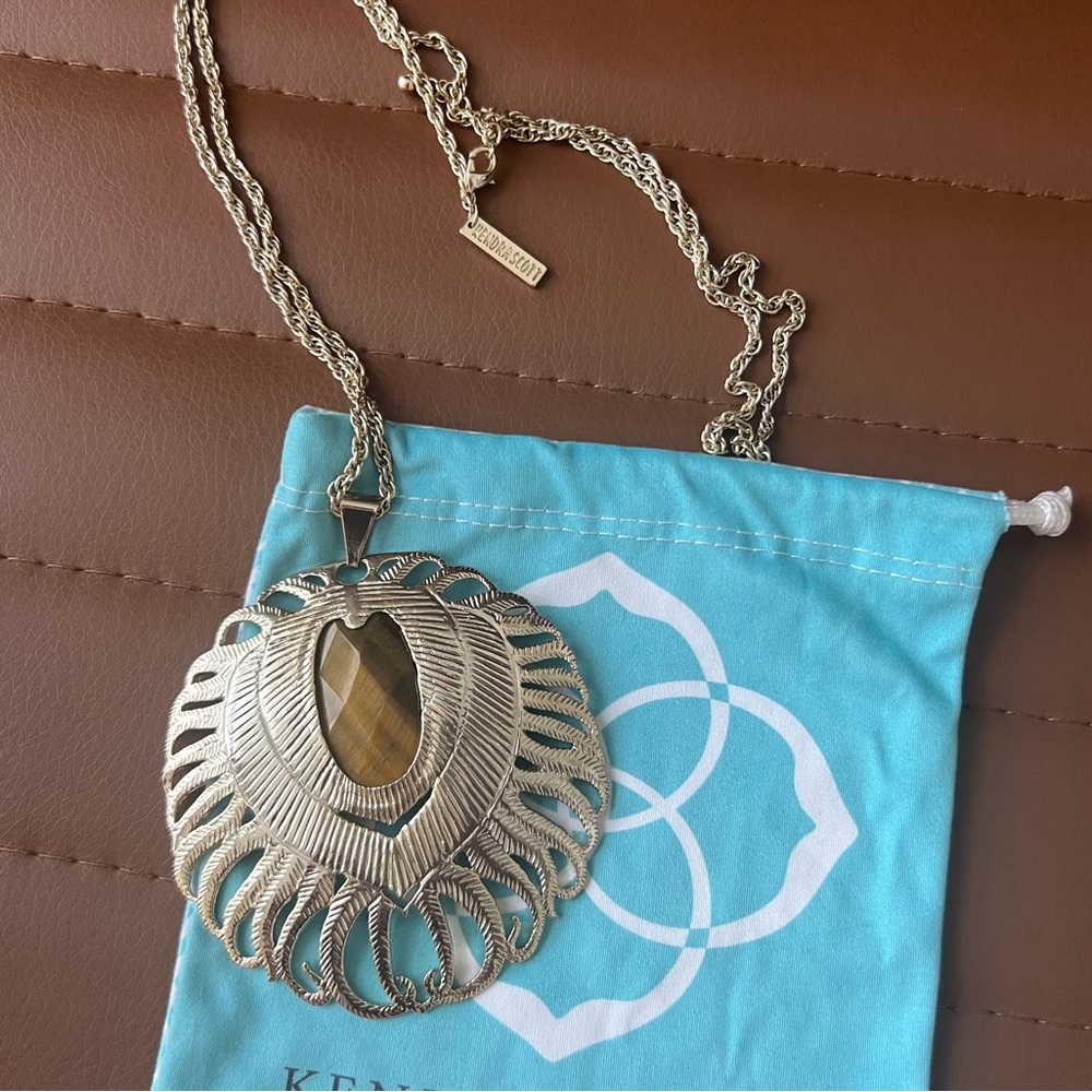 Kendra Scott Large Tiger’s Eye Lennox Feather Necklace